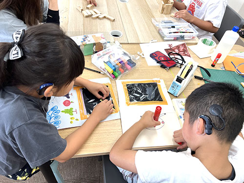 施設内で過ごす様子