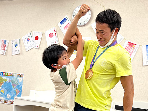 施設内で過ごす様子